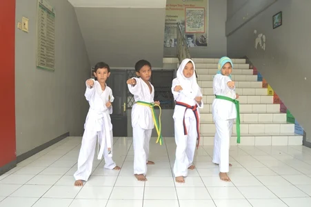 Siswa SDIT Az-Zahra berlatih Taekwondo