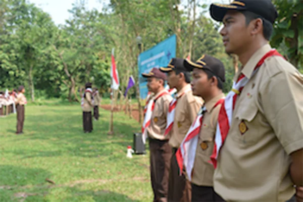 Siswa SMPIP Az-Zahra mengikuti kegiatan Pramuka