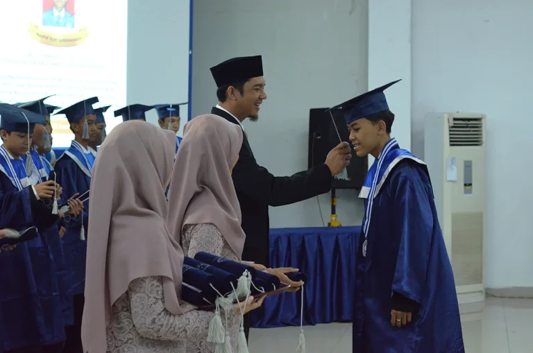 Suasana kegiatan siswa SMPIP Az-Zahra