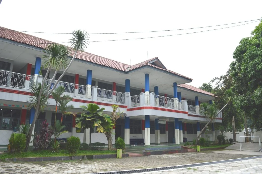 Gedung sekolah Az-Zahra di Pondok Petir, Bojongsari, Depok